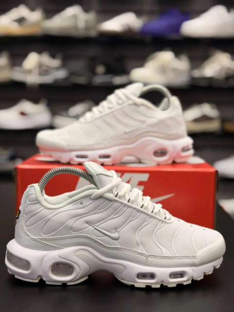 Tênis Air Max Plus "Triple White"