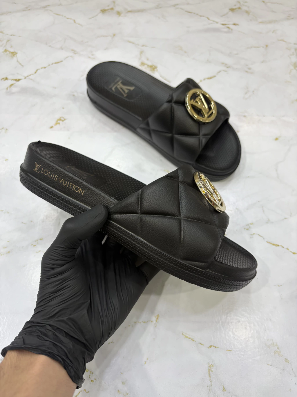 Chinelo LV Gold Bleck