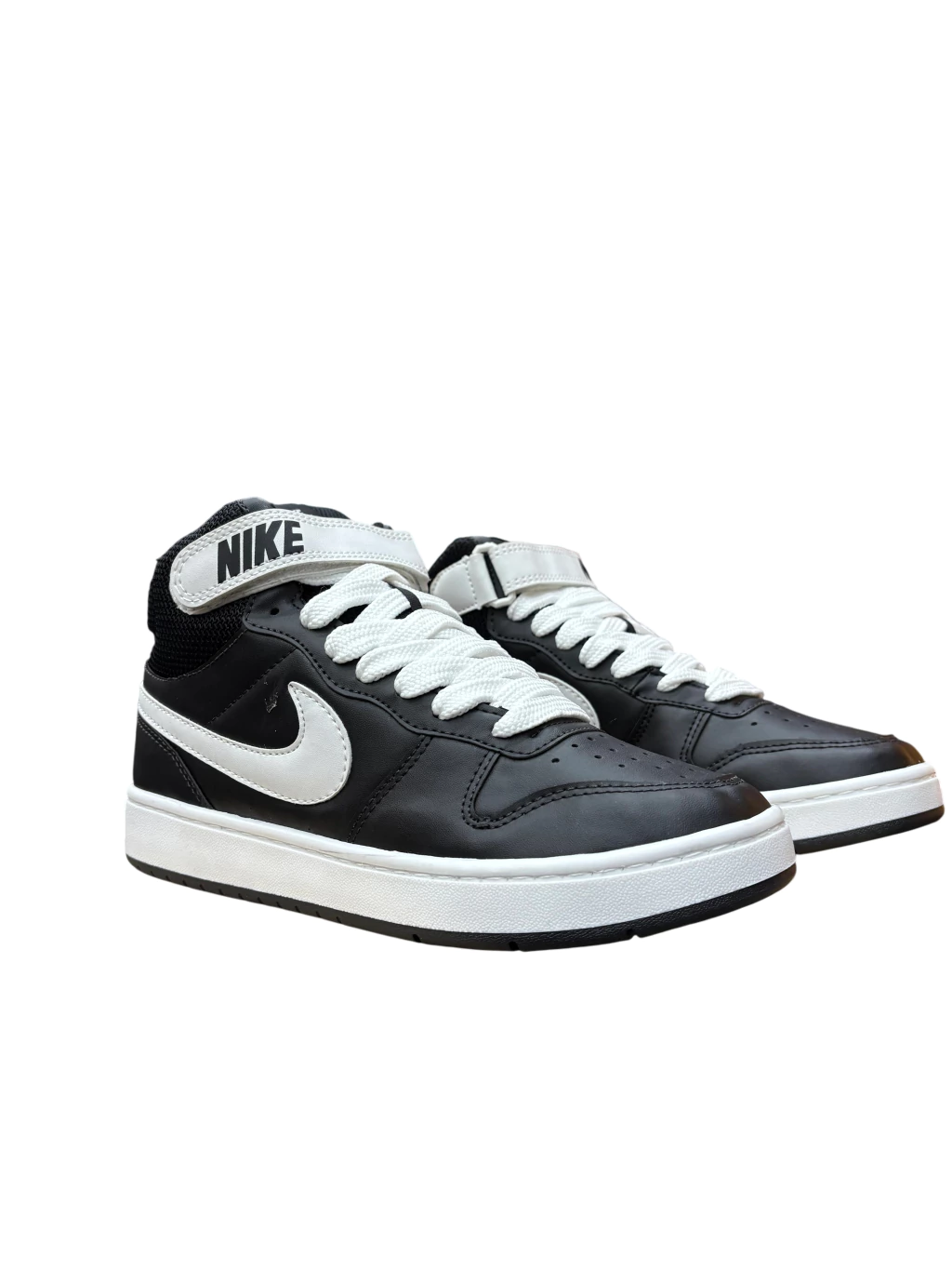 Nike Borough “Preto/Branco”