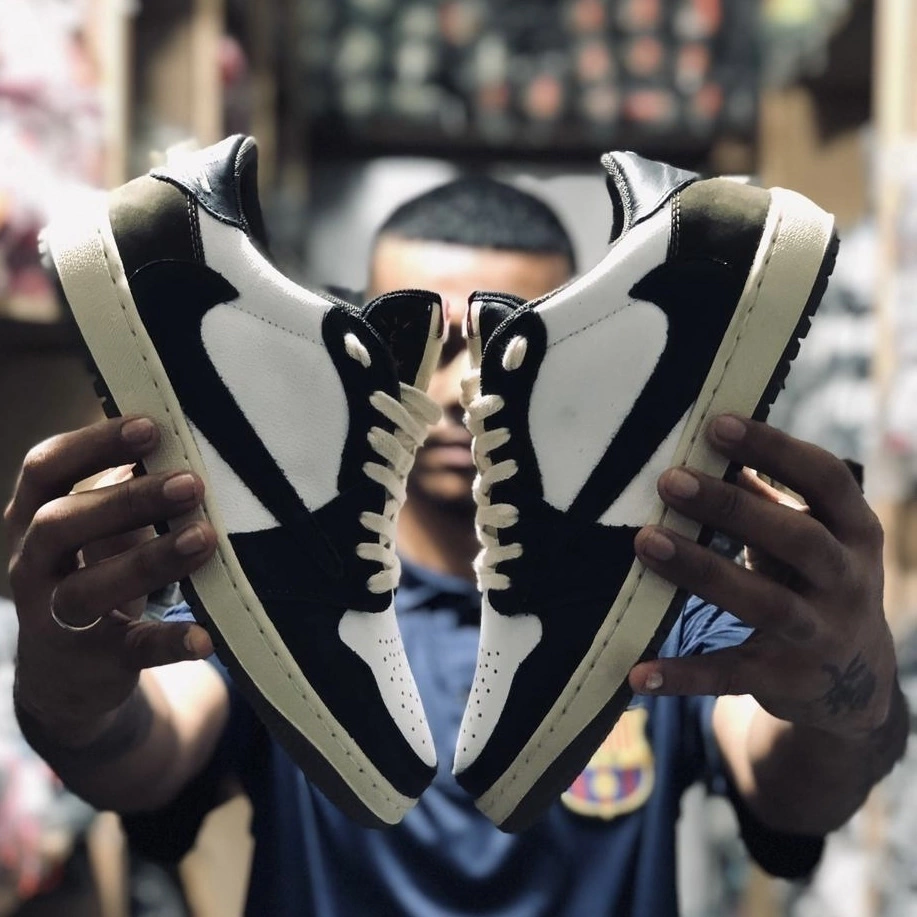 Air Jordan 1 Travis Marrom