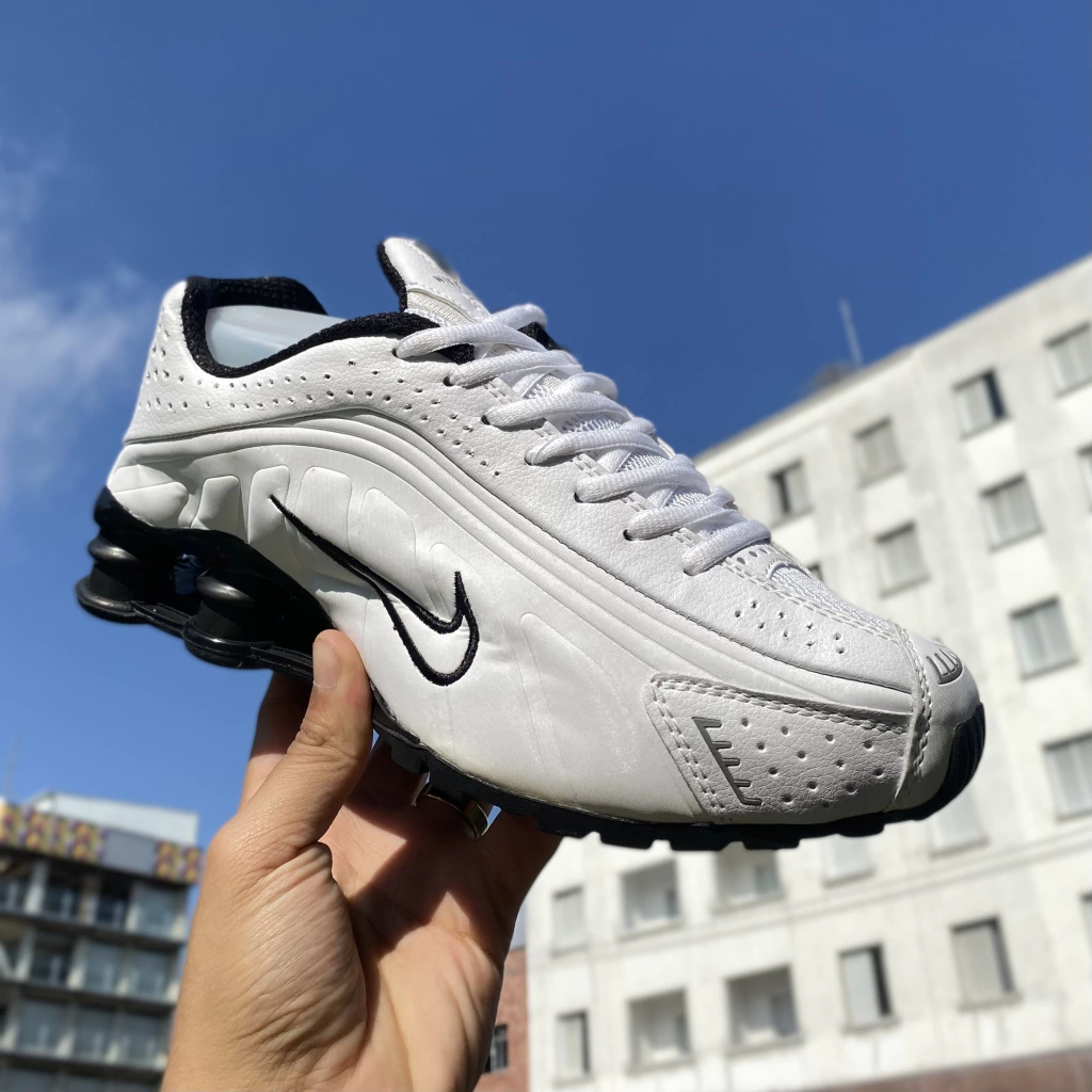 Shox R4 Branco/Preto