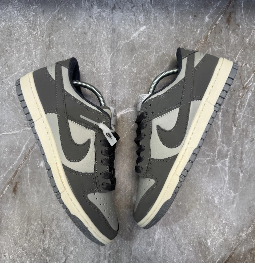 Tênis Dunk Low Cinza Escuro/Claro (Bicolor)